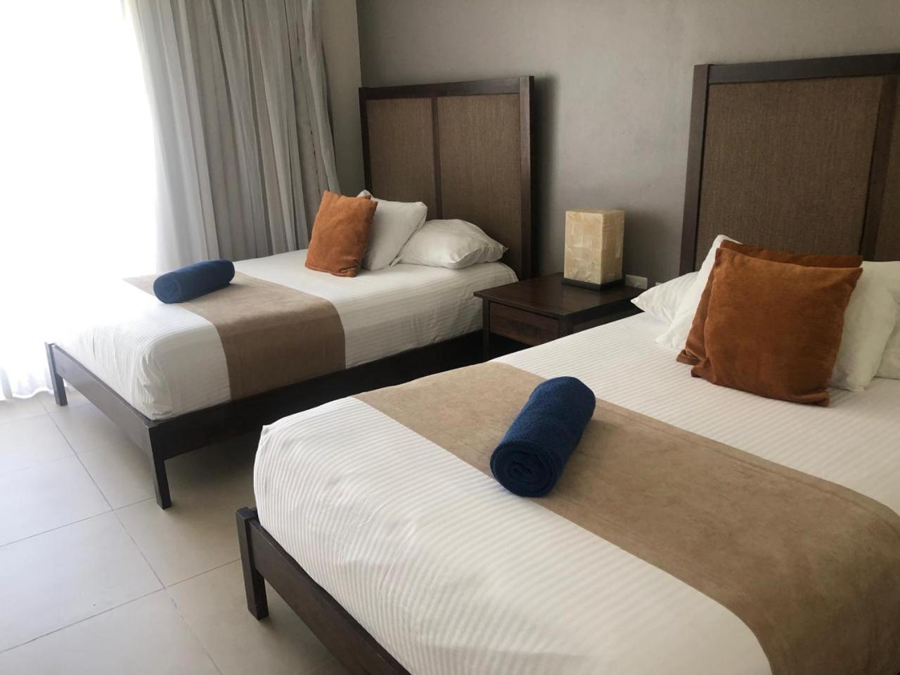 Aldea Thai Beachfront Condos Playa del Carmen Esterno foto
